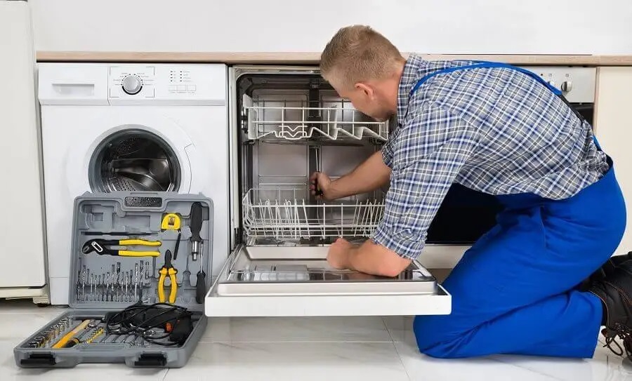 Mamak Hoover servisi teknisyen ekibi beyaz eşya tamiri yaparken